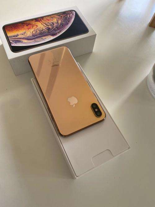 iPhone XS, Gold 64GB  EXCELLENT CONDITION  + box and accessories