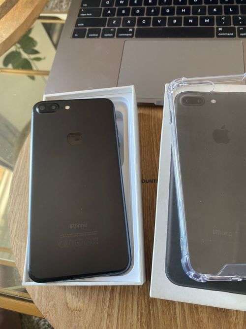 iPhone 7 Plus Black (128 GB) *GREAT CONDITION* + box and all accessories