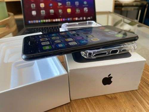 iPhone 7 Plus Black (128 GB) *GREAT CONDITION* + box and all accessories