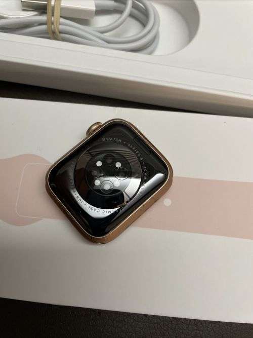 Apple Watch Series 6 (40mm) Gold with additional Sport straps EXCELLENT CONDITION