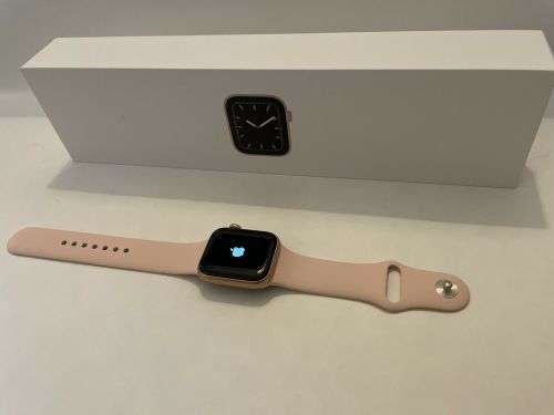 Apple Watch Series 6 (40mm) Gold with additional Sport straps EXCELLENT CONDITION