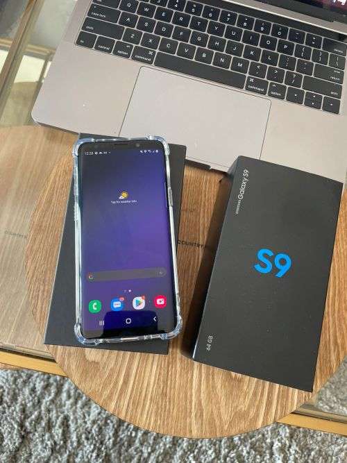 Samsung Galaxy S9 (64GB) *EXCELLENT CONDITION * + box and accessories