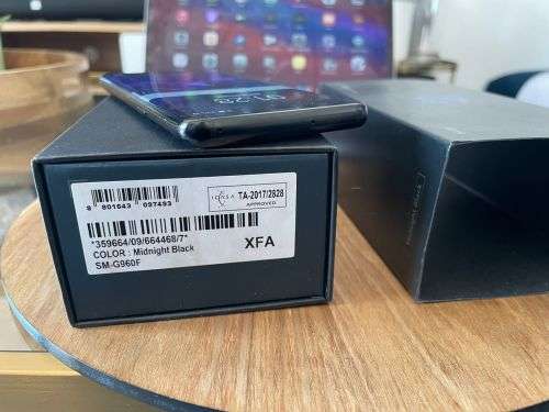 Samsung Galaxy S9 (64GB) *EXCELLENT CONDITION * + box and accessories