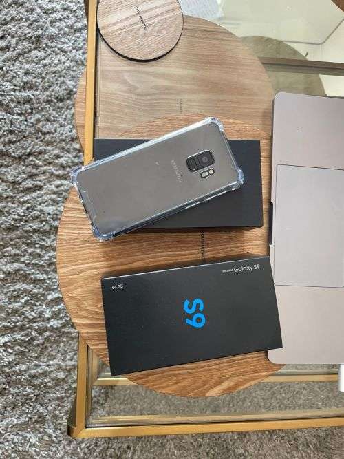 Samsung Galaxy S9 (64GB) *EXCELLENT CONDITION * + box and accessories