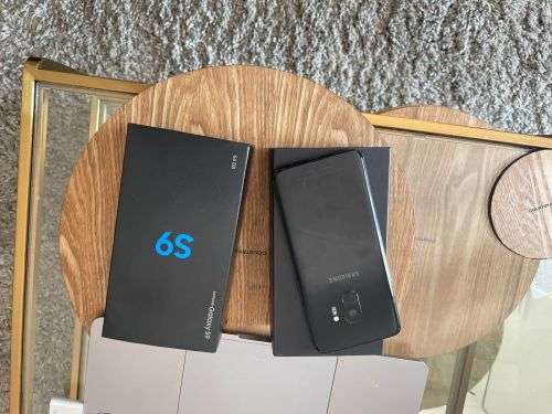 Samsung Galaxy S9 (64GB) *EXCELLENT CONDITION * + box and accessories