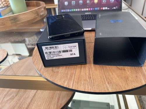 Samsung Galaxy S9 (64GB) *EXCELLENT CONDITION * + box and accessories