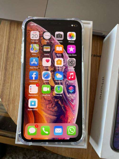 iPhone XS Max Gold (64GB ) *EXCELLENT CONDITION * , comes with packaging and all accessories