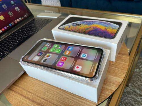 iPhone XS Max Gold (64GB ) *EXCELLENT CONDITION * , comes with packaging and all accessories
