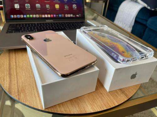 iPhone XS Max Gold (64GB ) *EXCELLENT CONDITION * , comes with packaging and all accessories