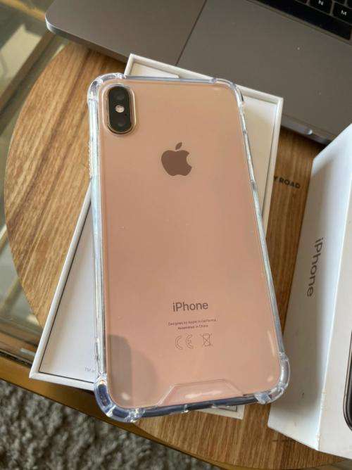 iPhone XS Max Gold (64GB ) *EXCELLENT CONDITION * , comes with packaging and all accessories