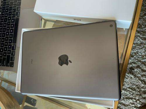 iPad 8th Gen 4G + Wi-Fi 128GB Excellent Condition + box and Proof of payment *READ AD*