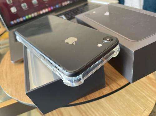 iPhone 8 Space Grey(64GB) *EXCELLENT CONDITION *, comes with packaging and accessories