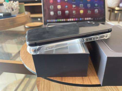 iPhone 8 Space Grey(64GB) *EXCELLENT CONDITION *, comes with packaging and accessories