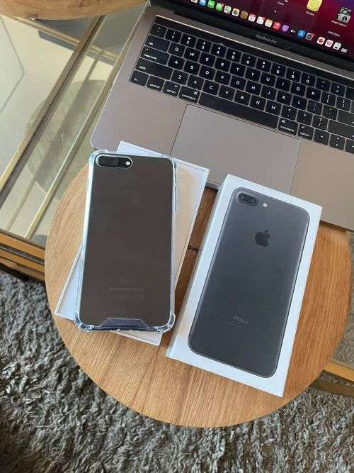 iPhone  7 Plus Black (128GB ) *EXCELLENT CONDITION* + box and accessories