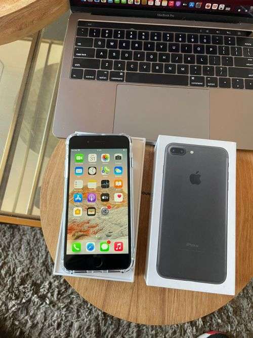 iPhone  7 Plus Black (128GB ) *EXCELLENT CONDITION* + box and accessories