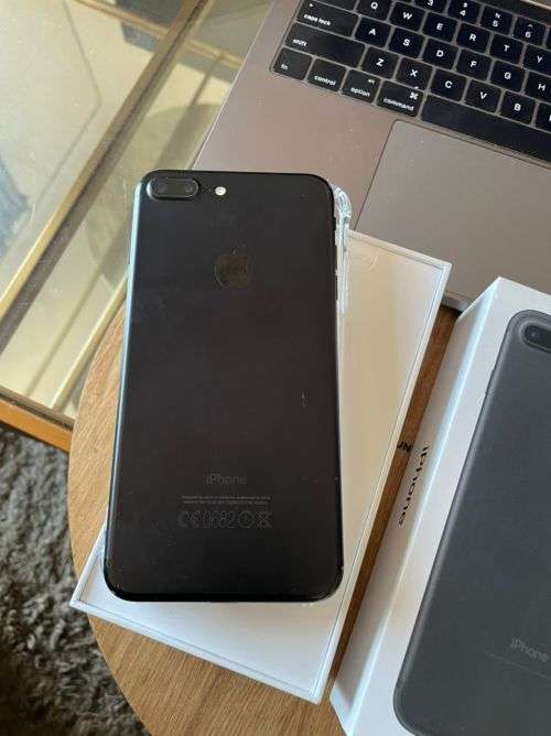 iPhone  7 Plus Black (128GB ) *EXCELLENT CONDITION* + box and accessories