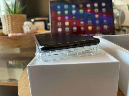 iPhone  7 Plus Black (128GB ) *EXCELLENT CONDITION* + box and accessories