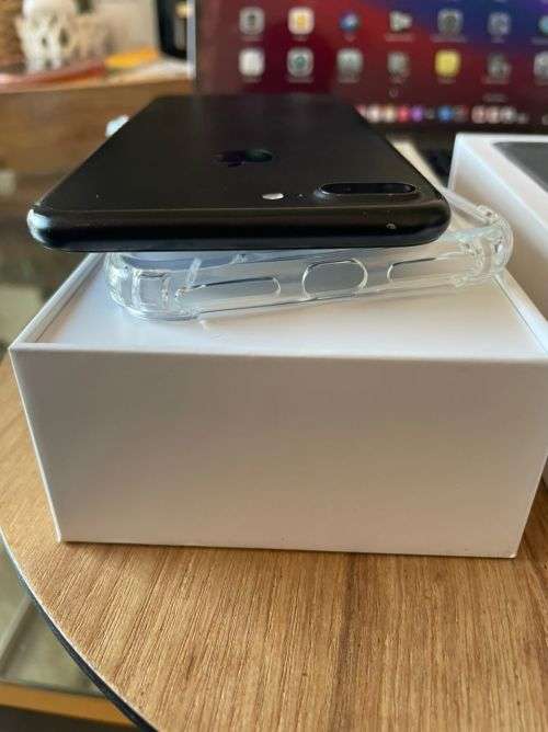 iPhone  7 Plus Black (128GB ) *EXCELLENT CONDITION* + box and accessories