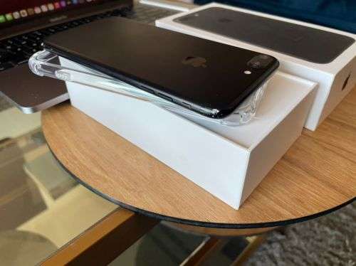 iPhone  7 Plus Black (128GB ) *EXCELLENT CONDITION* + box and accessories