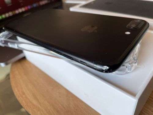 iPhone  7 Plus Black (128GB ) *EXCELLENT CONDITION* + box and accessories