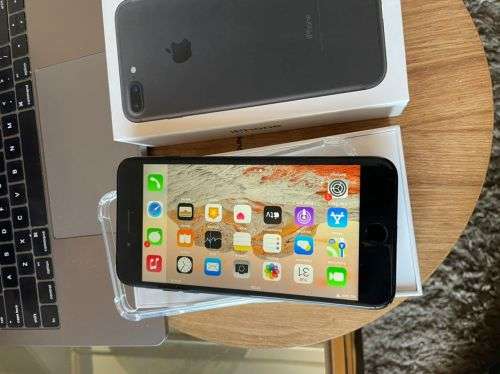 iPhone  7 Plus Black (128GB ) *EXCELLENT CONDITION* + box and accessories