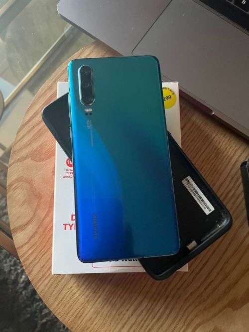Huawei P30 (128 GB) *EXCELLENT CONDITION* + packaging and all accessories