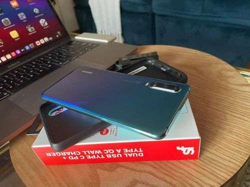 Huawei P30 (128 GB) *EXCELLENT CONDITION* + packaging and all accessories