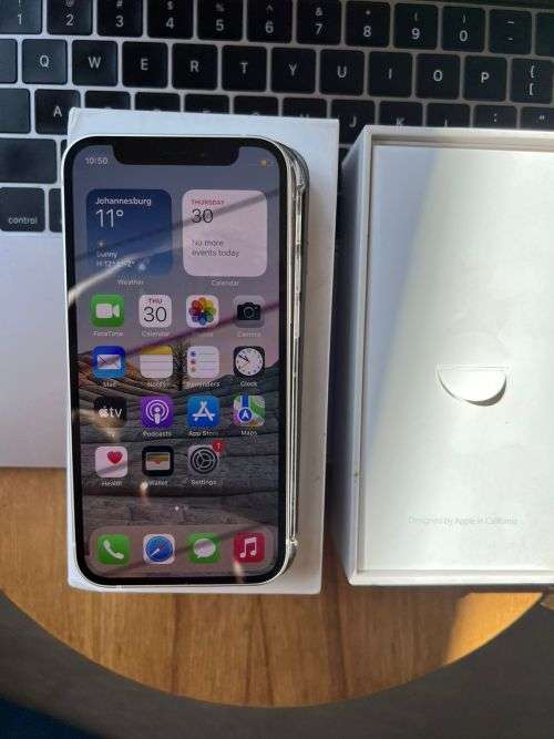 iPhone 12 Mini (64GB) in Excellent Condition + box and accessories
