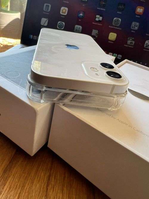 iPhone 12 Mini (64GB) in Excellent Condition + box and accessories