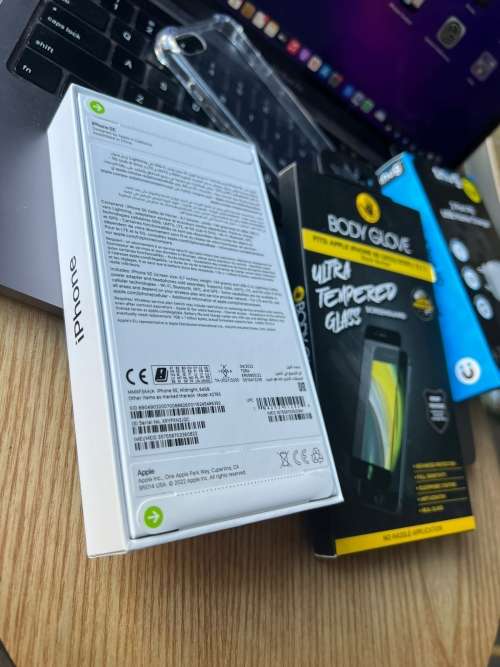 iPhone SE 2022  (5G Version)Space Grey 64GB + extras worth R699 *BRAND NEW SEALED *