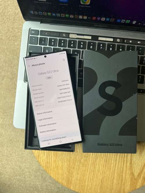 Samsung Galaxy S22 Ultra Phantom Black 12GB Ram (256GB)*EXCELLENT CONDITION *  + Box and accessories