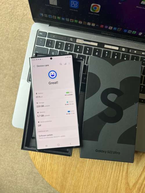 Samsung Galaxy S22 Ultra Phantom Black 12GB Ram (256GB)*EXCELLENT CONDITION *  + Box and accessories