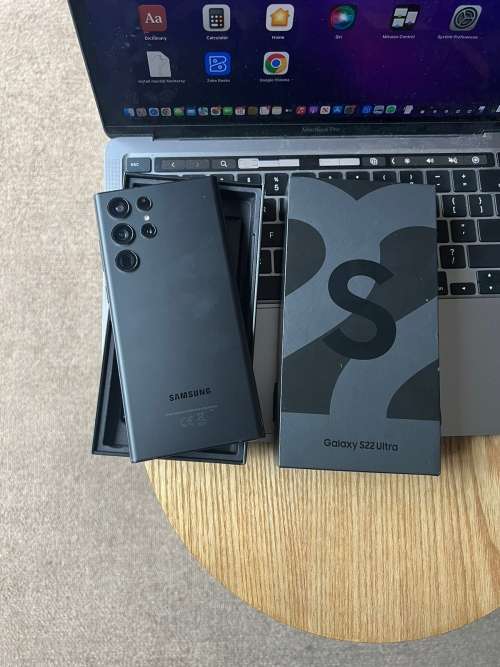 Samsung Galaxy S22 Ultra Phantom Black 12GB Ram (256GB)*EXCELLENT CONDITION *  + Box and accessories