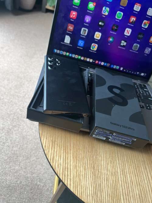 Samsung Galaxy S22 Ultra Phantom Black 12GB Ram (256GB)*EXCELLENT CONDITION *  + Box and accessories