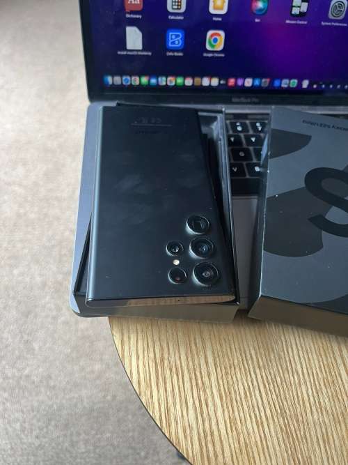 Samsung Galaxy S22 Ultra Phantom Black 12GB Ram (256GB)*EXCELLENT CONDITION *  + Box and accessories