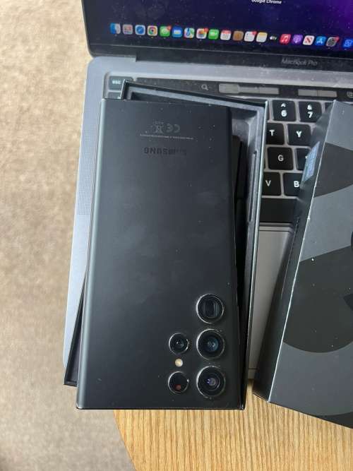 Samsung Galaxy S22 Ultra Phantom Black 12GB Ram (256GB)*EXCELLENT CONDITION *  + Box and accessories
