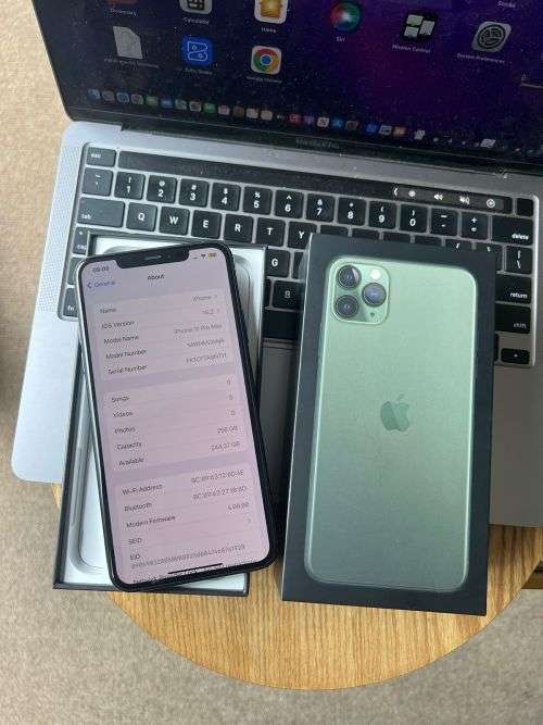 iPhone 11 Pro Max Space Grey (256GB) * EXCELLENT CONDITION  + box and all accessories