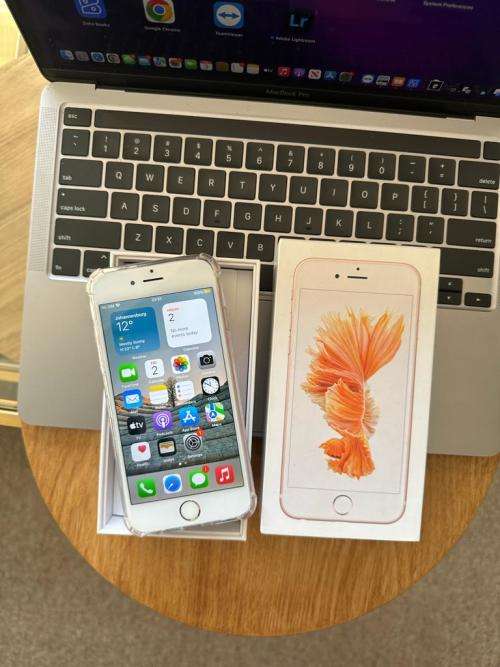 iPhone 6S Rose Gold (64GB) * EXCELLENT CONDITION  + box and all accessories