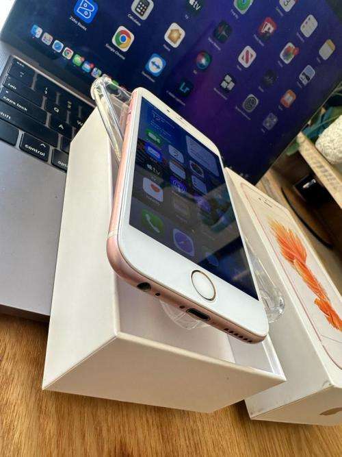 iPhone 6S Rose Gold (64GB) * EXCELLENT CONDITION  + box and all accessories