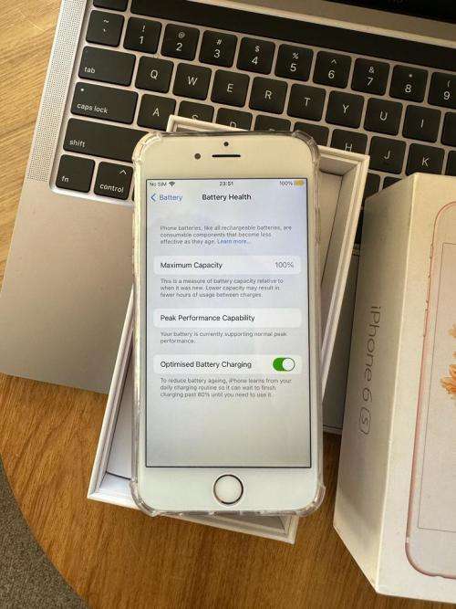 iPhone 6S Rose Gold (64GB) * EXCELLENT CONDITION  + box and all accessories