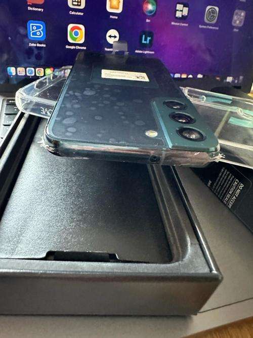 Samsung Galaxy S22 (128GB)* EXCELLENT CONDITION  + box & accessories *OPEN TO ALL NETWORKS*