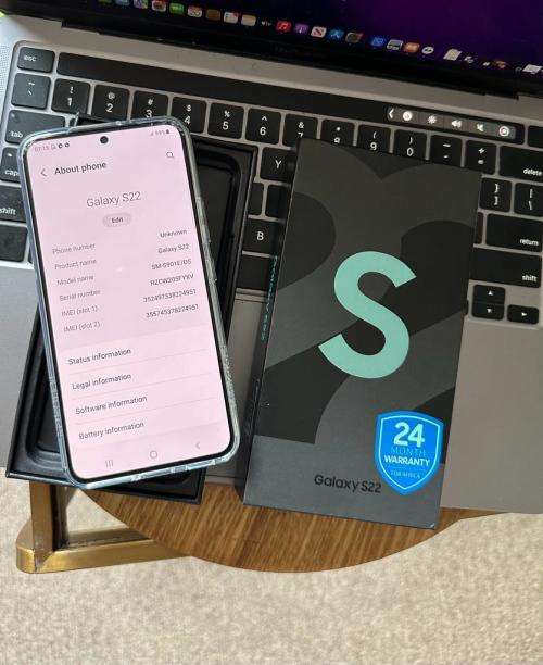 Samsung Galaxy S22 (128GB)* EXCELLENT CONDITION  + box & accessories *OPEN TO ALL NETWORKS*