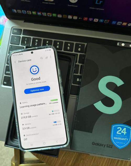 Samsung Galaxy S22 (128GB)* EXCELLENT CONDITION  + box & accessories *OPEN TO ALL NETWORKS*