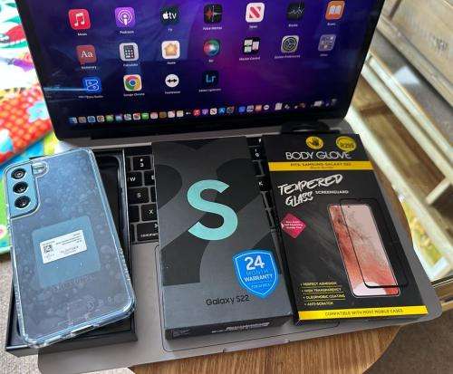 Samsung Galaxy S22 (128GB)* EXCELLENT CONDITION  + box & accessories *OPEN TO ALL NETWORKS*