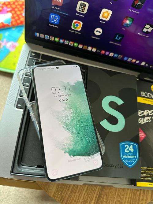 Samsung Galaxy S22 (128GB)* EXCELLENT CONDITION  + box & accessories *OPEN TO ALL NETWORKS*
