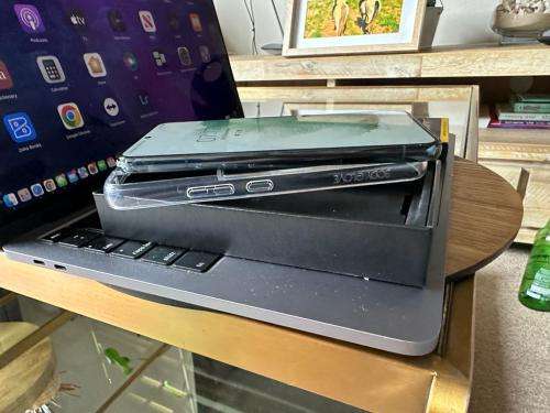 Samsung Galaxy S22 (128GB)* EXCELLENT CONDITION  + box & accessories *OPEN TO ALL NETWORKS*