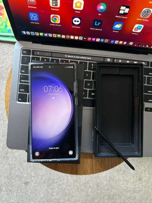 Samsung Galaxy S23 Ultra Black 12GB Ram (256GB)*EXCELLENT CONDITION *  + Box and accessories