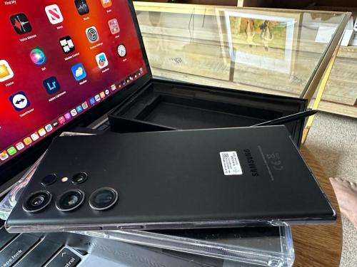 Samsung Galaxy S23 Ultra Black 12GB Ram (256GB)*EXCELLENT CONDITION *  + Box and accessories