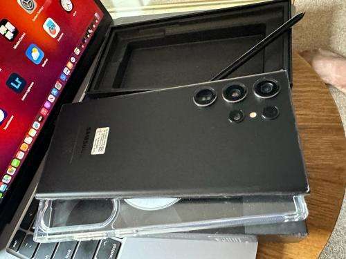 Samsung Galaxy S23 Ultra Black 12GB Ram (256GB)*EXCELLENT CONDITION *  + Box and accessories