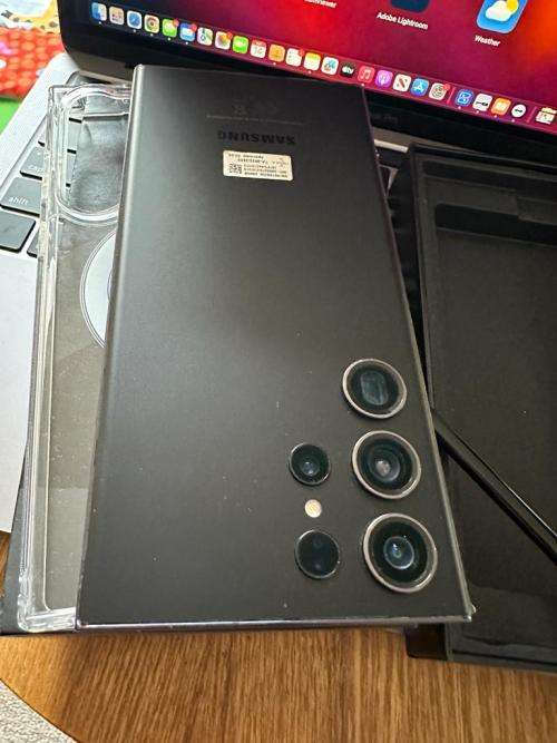 Samsung Galaxy S23 Ultra Black 12GB Ram (256GB)*EXCELLENT CONDITION *  + Box and accessories